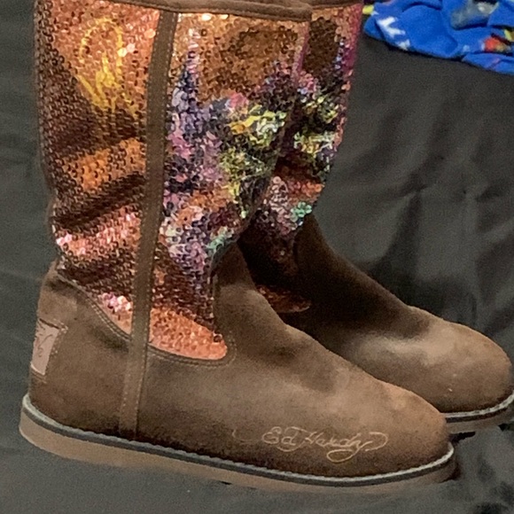 Tired of outdated shoes - Picture 1 of 2